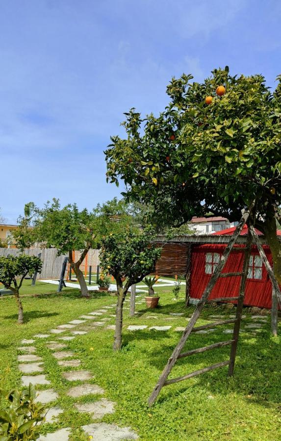 La Famiglia Hotel Pollena Trocchia Exterior foto